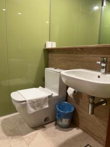 Phòng tắm tại Sky suite 3 Bedroom by Travel Buddy +16 ảnh