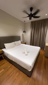 Giường trong phòng chung tại Sky suite 3 Bedroom by Travel Buddy