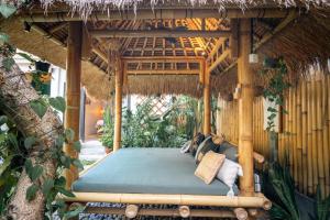 Villa Mint, 3Br Tropical Escape with Private pool and Lush Garden外面的花园