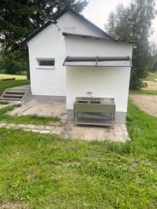 Zgrada u kojoj se nalazi kamp