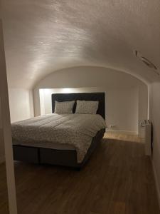 Ένα ή περισσότερα κρεβάτια σε δωμάτιο στο Logement spacieux à 15mn de Paris
