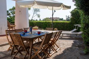 En terrasse eller udendørsområde på Villetta Paola