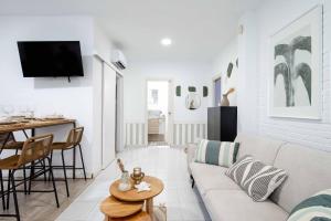 TV a/nebo společenská místnost v ubytování Chalet con Vistas al Mar Piscina y Azotea de Ensueño