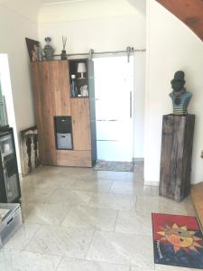 a room with a door and a tiled floor at Ferienwohnung Forest & Wein in Neustadt an der Weinstraße