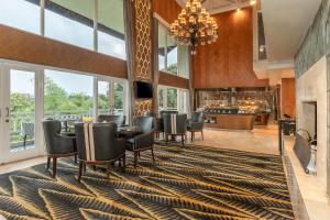 Area soggiorno di Sheraton Bandung Hotel & Towers