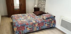 Katil atau katil-katil dalam bilik di Belle maison rénovée au calme, 3 chambres