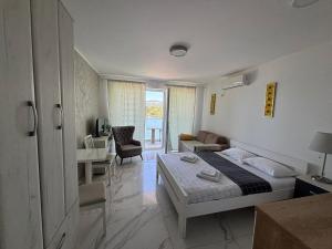 a hotel room with a bed and a living room at Apartman tipa studio BMB in Veliko Gradište +25 photos