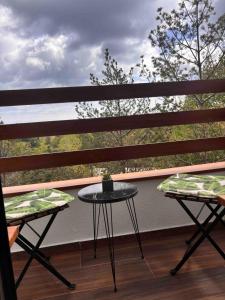 Ban công/sân hiên tại Apartman Kala Divčibare