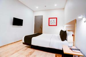 Katil atau katil-katil dalam bilik di Hotel O Ulsoor Near Halasuru Metro Station