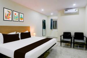 Postel nebo postele na pokoji v ubytování Hotel O Kukatpally
