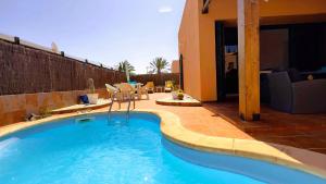 Hồ bơi trong/gần Dar Nur villa Ideal for Families, Couples, and digital Nomads with Private Pool BBQ Solarium