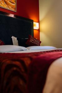 A bed or beds in a room at Hotel Kerala