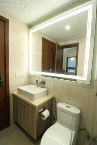 Billede fra billedgalleriet på Central Park 2BR Apt Near Gurugram Wid pool Access i Sohna