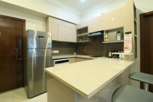 Billede fra billedgalleriet på Central Park 2BR Apt Near Gurugram Wid pool Access i Sohna