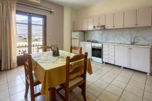 a kitchen with a table with a yellow table cloth at Blue Sky in Frý