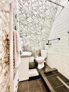 a bathroom with a toilet and a sink at Lake Retreat Colibita in Colibiţa +22 photos