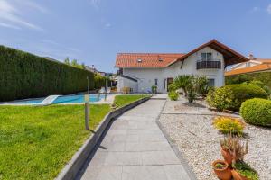 a backyard with a swimming pool and a house at House Dinavast Bungalow in São João da Pesqueira