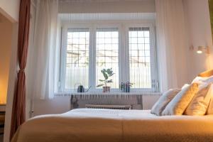 Posteľ alebo postele v izbe v ubytovaní Sunbird Apartman Budapest