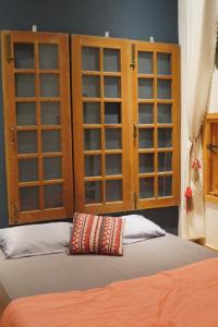 A bed or beds in a room at Hostel-John Cafe and Beer