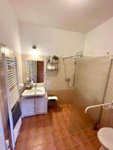 Koupelna v ubytování Hotel Modrásek