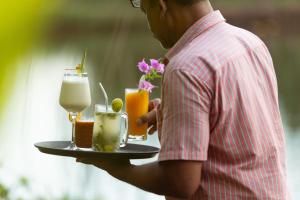 Pont Bleu Suites Riverside & Pool的酒水