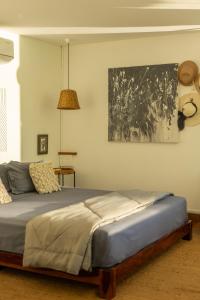 Pont Bleu Suites Riverside & Pool客房内的一张或多张床位