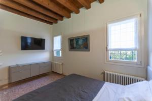 TV a/nebo společenská místnost v ubytování Residence La Mason