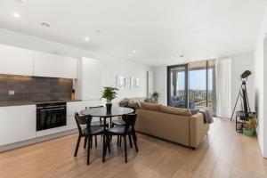 Χώρος καθιστικού στο Spacious modern 1 bed Apartment.