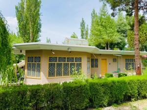 A garden outside The Indus Escape