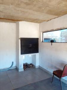 TV a/nebo společenská místnost v ubytování Mokoena Village guesthouse