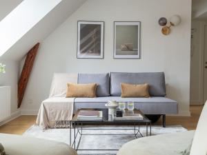 Ruang duduk di Sanders Leaves - Two-Bedroom Apartment with shared roof-top terrace