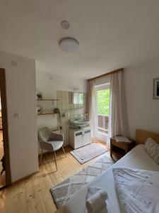 A bed or beds in a room at Haus Sepp Finkenberg