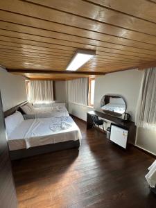 A bed or beds in a room at Gold Corner Hotel