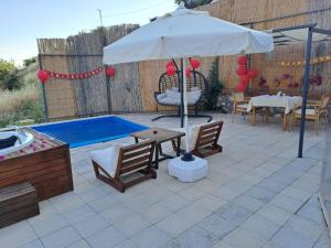 Bazén v ubytování Kabak Freedom Deluxe Hotel nebo v jeho okolí