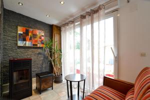 a living room with a couch and a fireplace at Gîte Oncle Yerry Ostheim in Ostheim