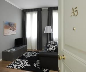 A bed or beds in a room at Palace Suite