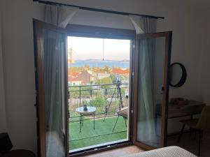 Postel nebo postele na pokoji v ubytování Seaview Methoni