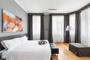 Postel nebo postele na pokoji v ubytování Palace Suite + 37 fotografií