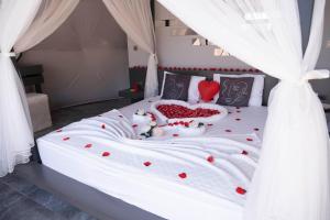 Postel nebo postele na pokoji v ubytování Kabak Freedom Deluxe Hotel