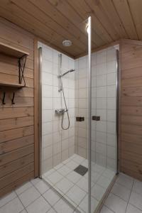 a shower stall in a bathroom with wooden walls at 4-Bedroom Ski-In Family Cabin at Geilolia hyttetun in Hol +34 photos