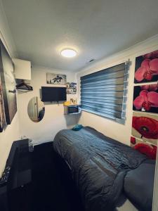 Kuchyň nebo kuchyňský kout v ubytování Room 3 minute drive from Luton Airport