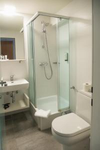 Bilik mandi di Dom-Hotel