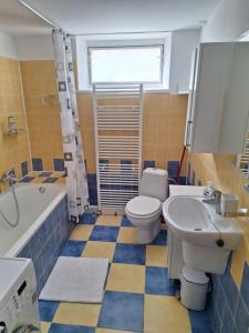 Ένα μπάνιο στο Apartmán Banská Bystrica
