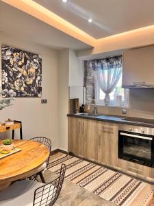 Η κουζίνα ή μικρή κουζίνα στο Villa Entela