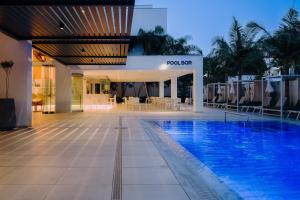 Бассейн в Seasons Hotel (Adults Only) или поблизости