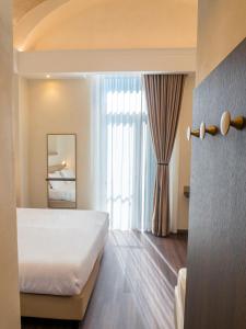 Postel nebo postele na pokoji v ubytování Hotel Vittoria + 37 fotografií