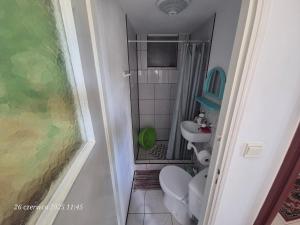 Phòng tắm tại Dom Bursztynek - domek murowany +16 ảnh