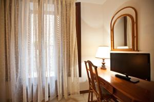 TV a/nebo společenská místnost v ubytování Hotel Moderno