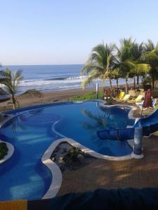 Bazén v ubytování Hotel Hawaian Paradise nebo v jeho okolí