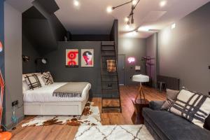 a bedroom with a bunk bed and a couch at Large Studio Apartment, Free Parking, Close to Centre in Southend-on-Sea